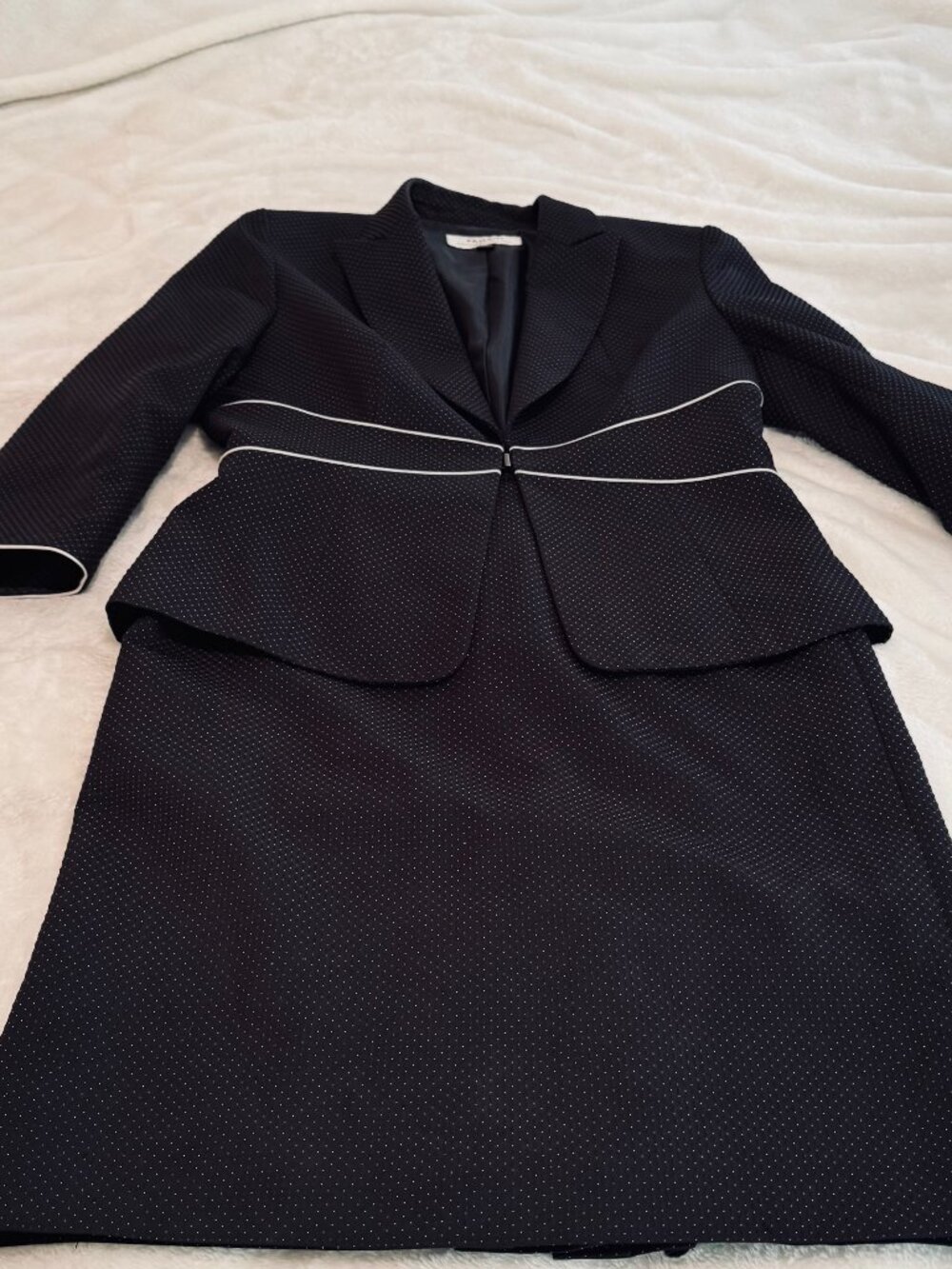 Tahari Arthur S Levine Black and Creamy White Polka Dot Two Piece Suit Size 10